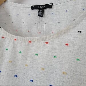 EUC Drew light gray Swiss dot ruffle cap sleeve blouse - Size Medium Made in USA